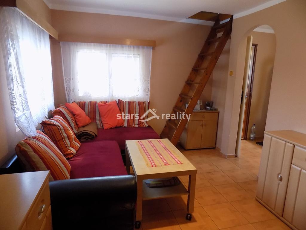 Prodej chaty v chatové osadě, obec Káraný