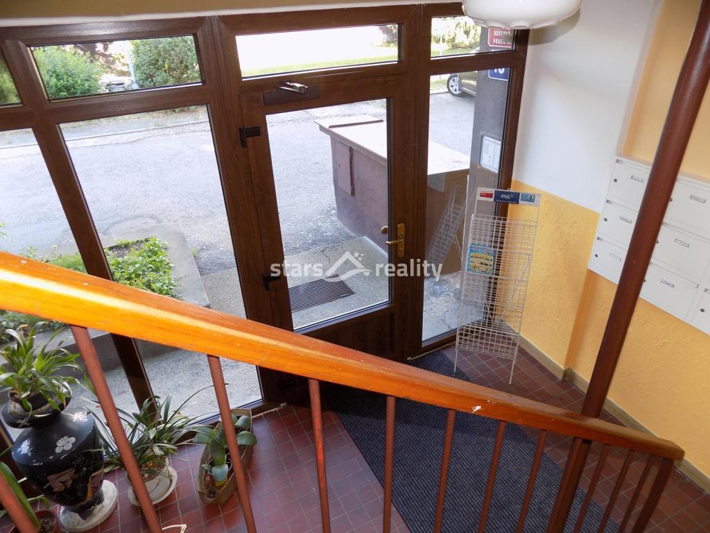 Prodej bytu 3+1/L, 61 m2, s garáží, Praha - Hostivař