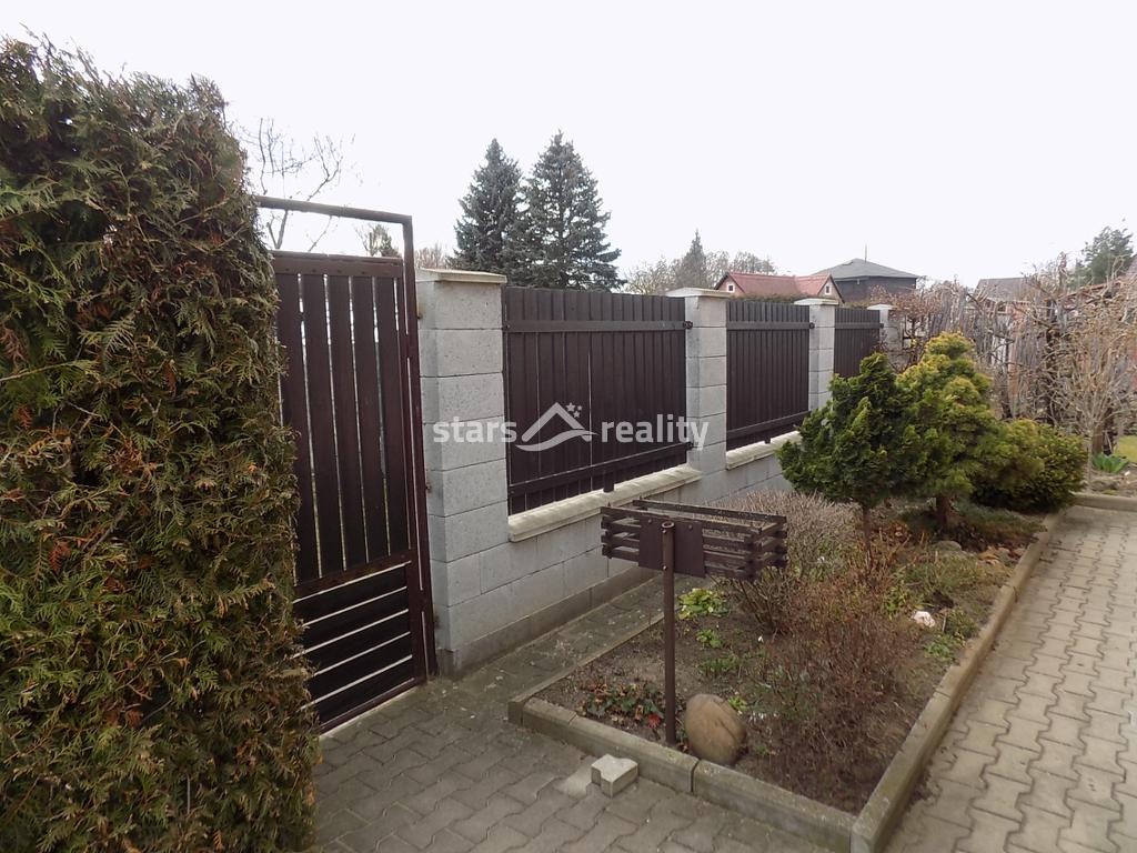 Prodej chaty v chatové osadě, obec Káraný