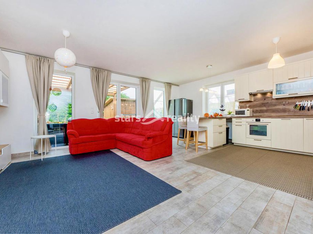 Prodej krajového RD 5+kk, pozemek 246 m2, Lomená - Veltrusy