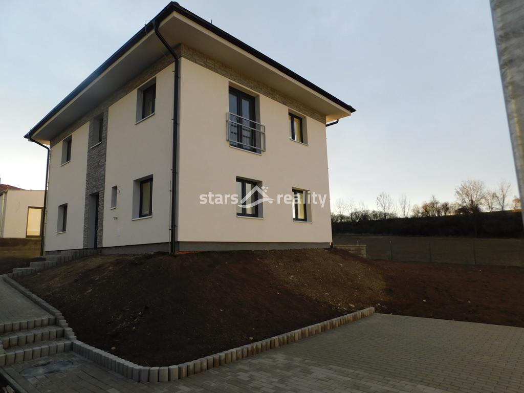 Prodej novostavby 5+kk, pozemek 800 m², Vinařice