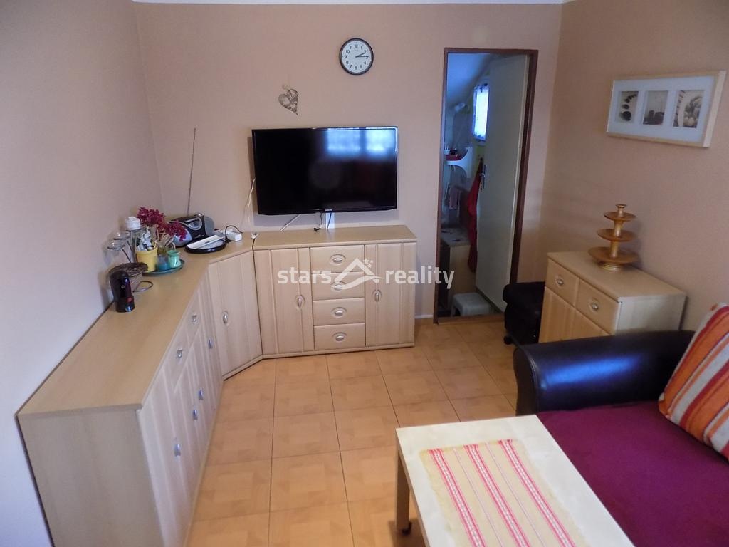 Prodej chaty v chatové osadě, obec Káraný