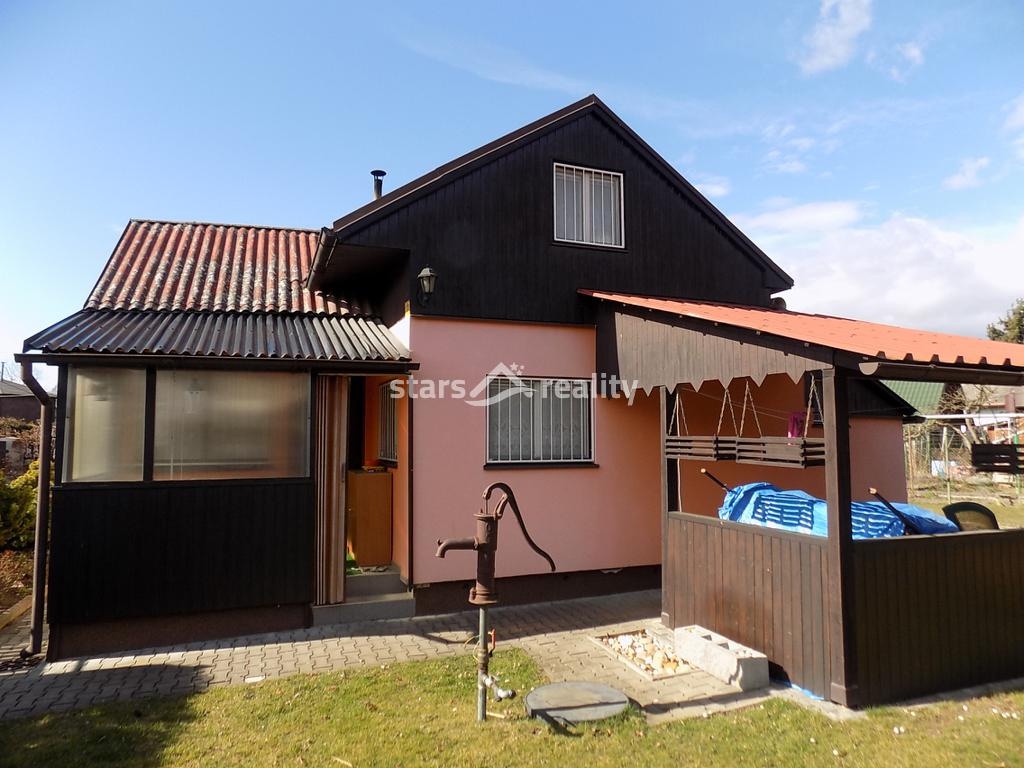 Prodej chaty v chatové osadě, obec Káraný