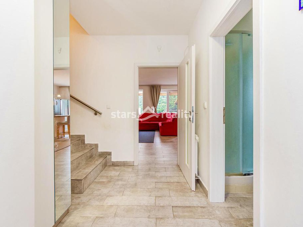 Prodej krajového RD 5+kk, pozemek 246 m2, Lomená - Veltrusy