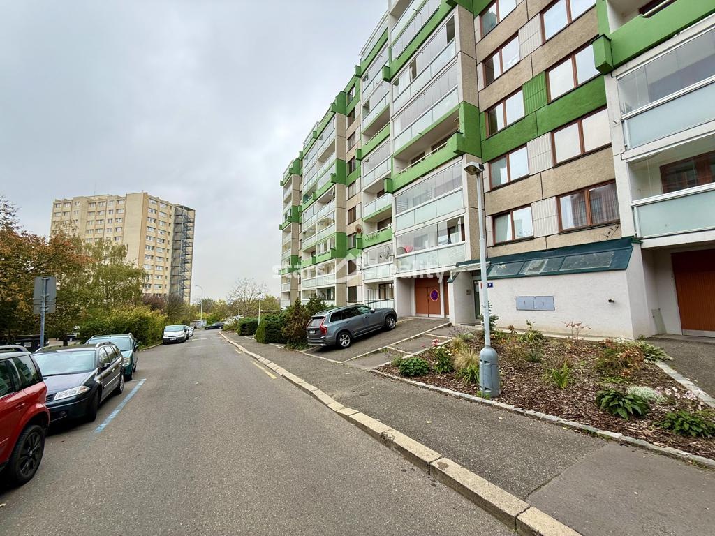 Pronájem bytu 3+1/L, 80m2 s možností garážového stání - ul.Děčínská Praha 9