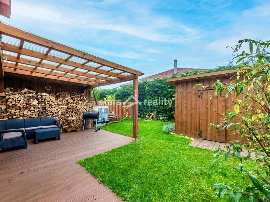 Prodej krajového RD 5+kk, pozemek 246 m2, Lomená - Veltrusy