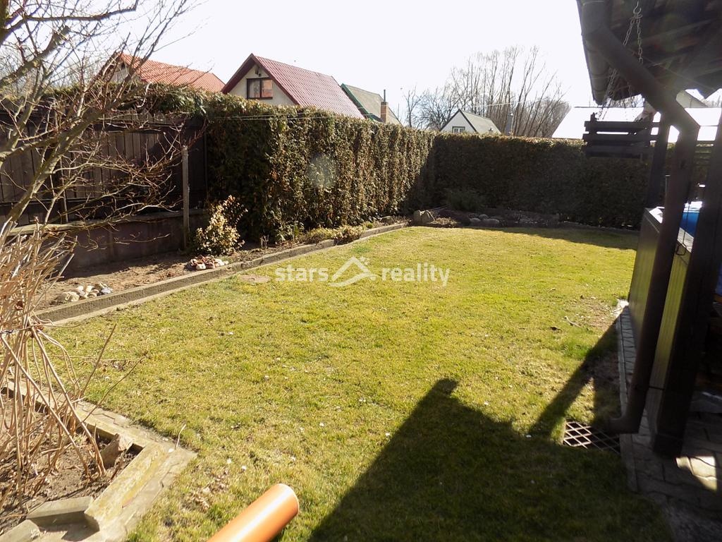 Prodej chaty v chatové osadě, obec Káraný