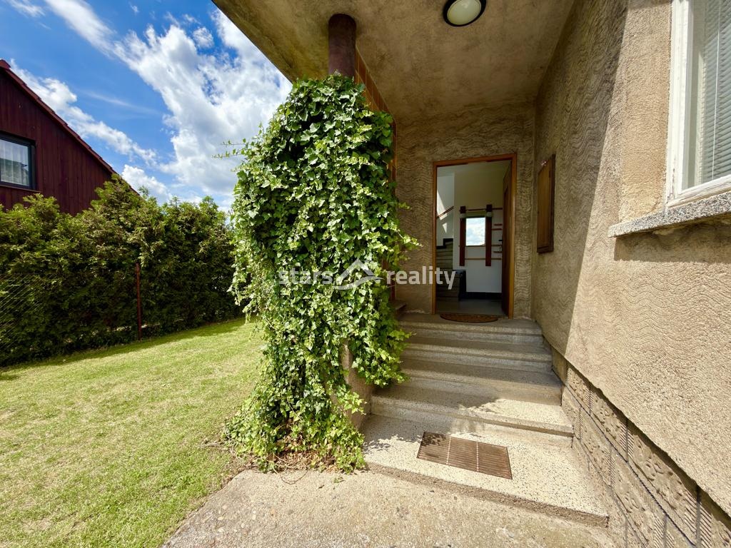 Prodej rodinného domu 4+1 se zahradou 870 m², Zlosyň, okres Mělník