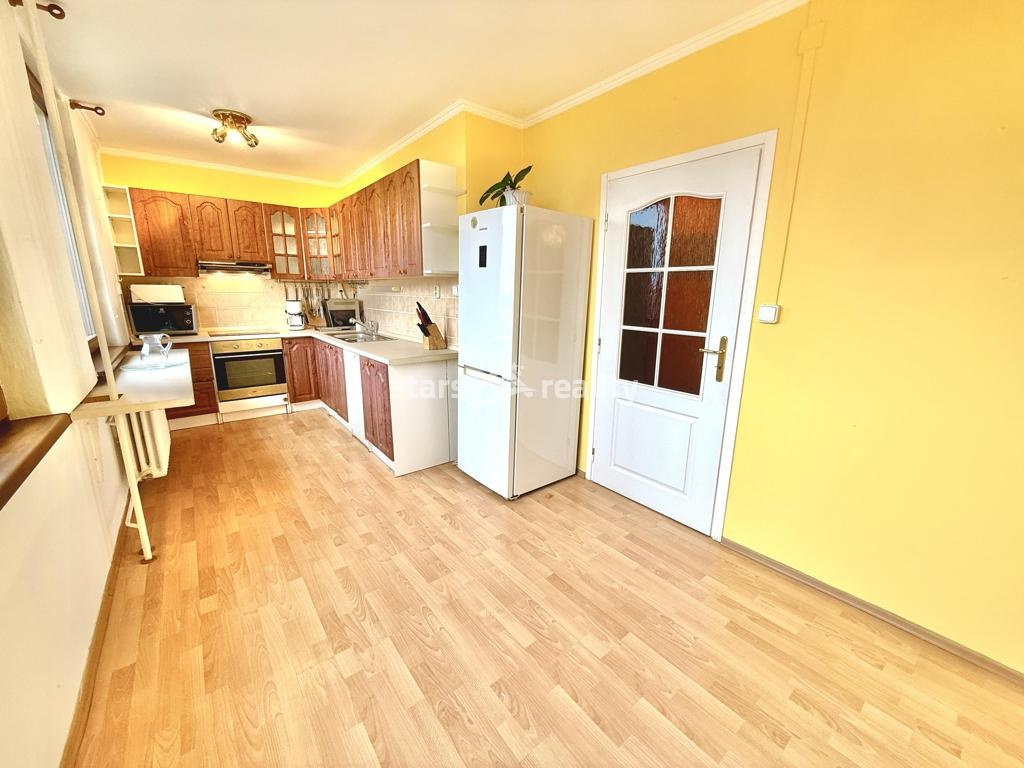 Pronájem bytu 3+1/L, 80m2 s možností garážového stání - ul.Děčínská Praha 9