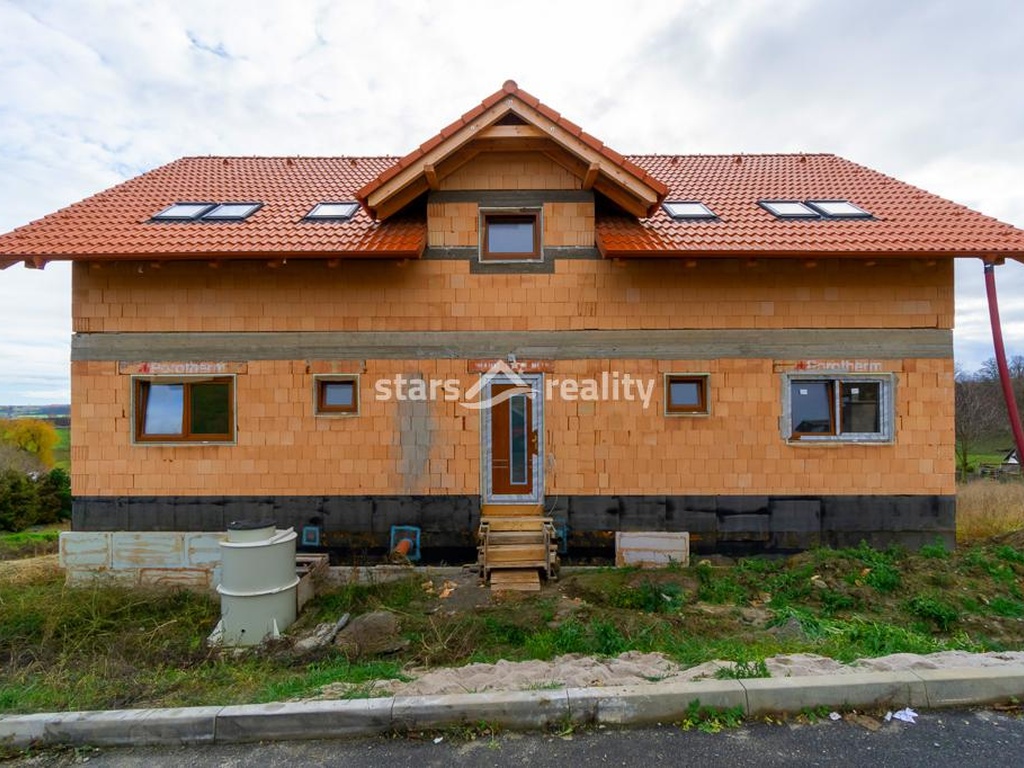 Prodej RD se 3 byty, 1x kancelář a 2 x garáž, pozemek 957 m2, Netovice okr. Kladno