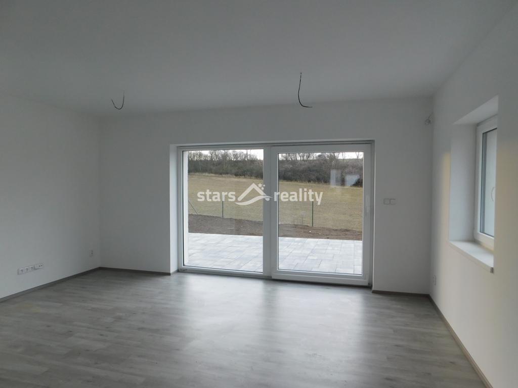 Prodej novostavby 5+kk, pozemek 800 m², Vinařice