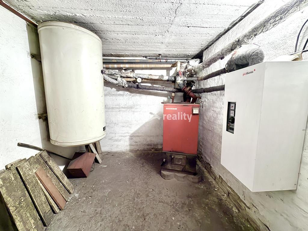 Prodej rodinného domu 4+1 se zahradou 870 m², Zlosyň, okres Mělník