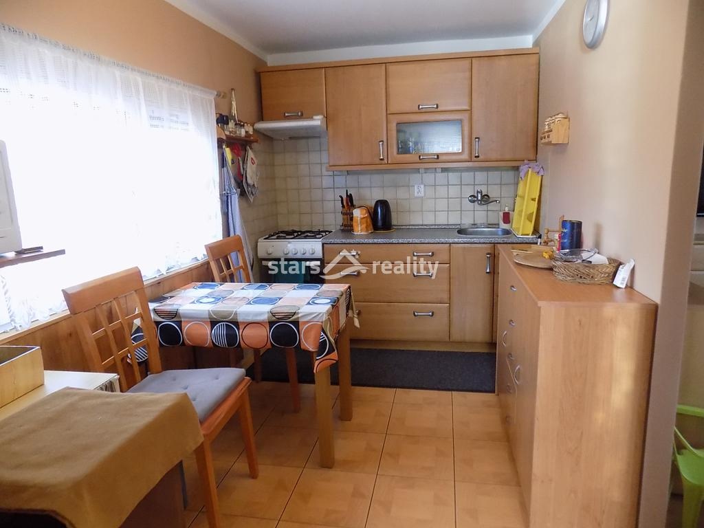 Prodej chaty v chatové osadě, obec Káraný