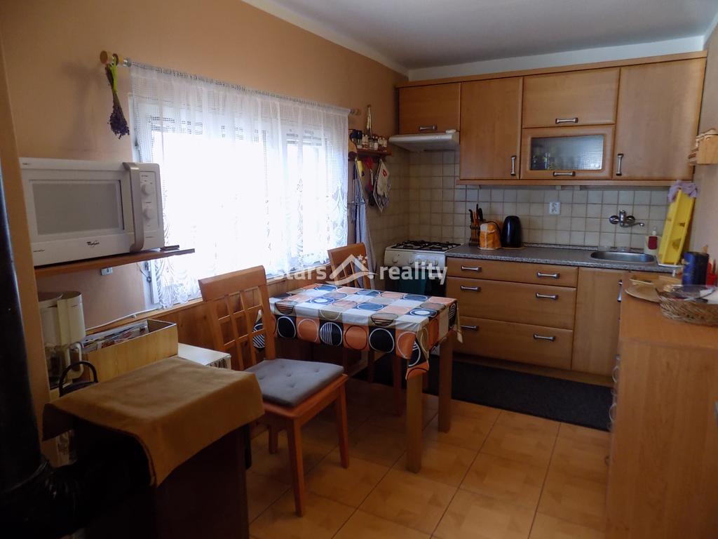 Prodej chaty v chatové osadě, obec Káraný