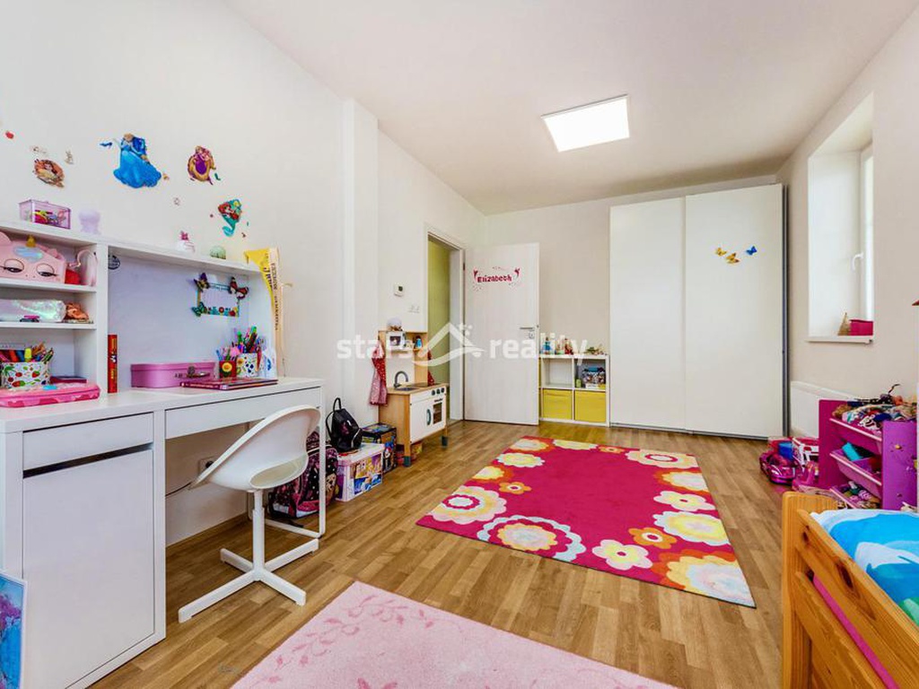 Prodej krajového RD 5+kk, pozemek 246 m2, Lomená - Veltrusy