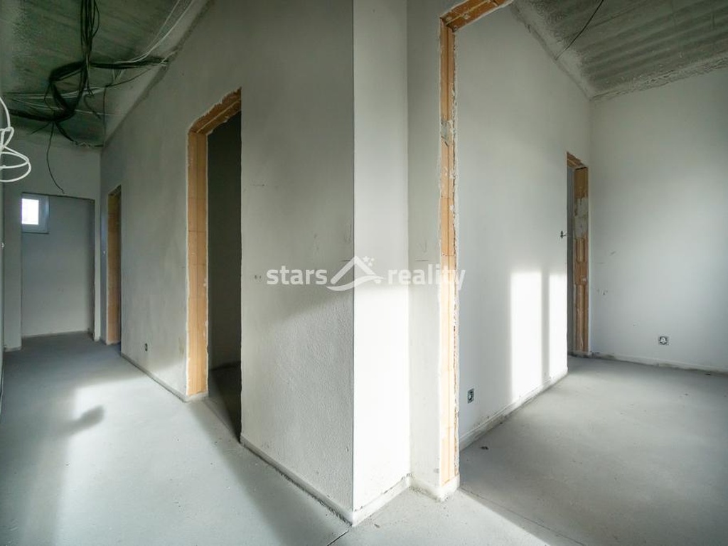 Prodej RD se 3 byty, 1x kancelář a 2 x garáž, pozemek 957 m2, Netovice okr. Kladno