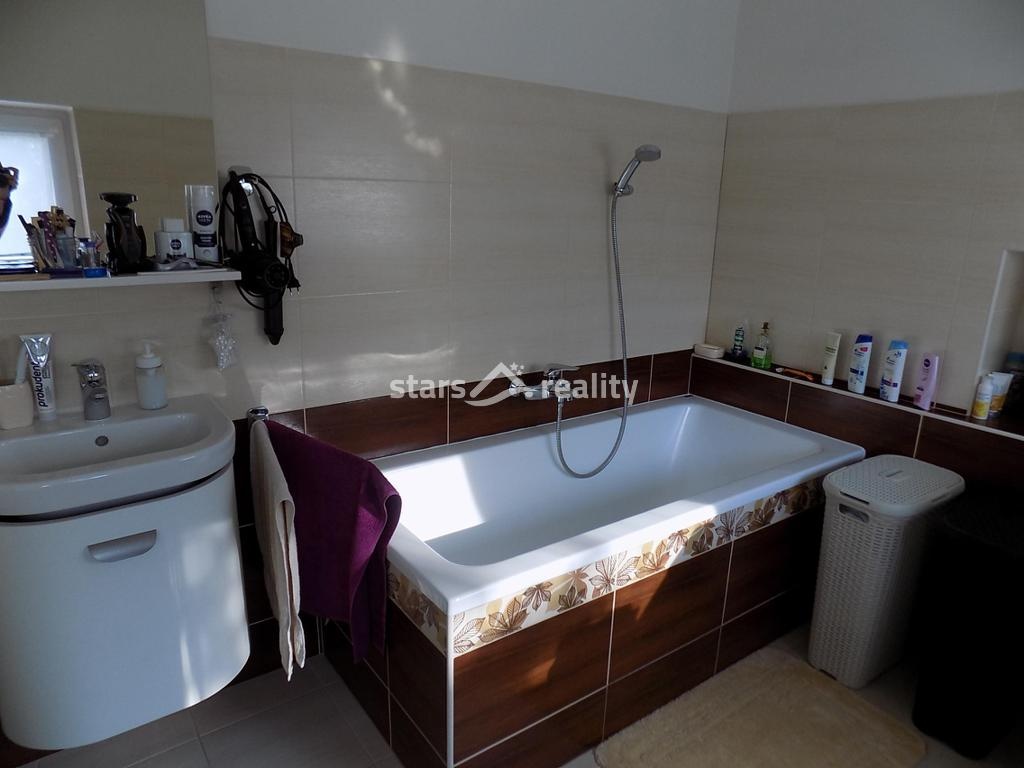 Prodej rodinného domu 5+1, Sány