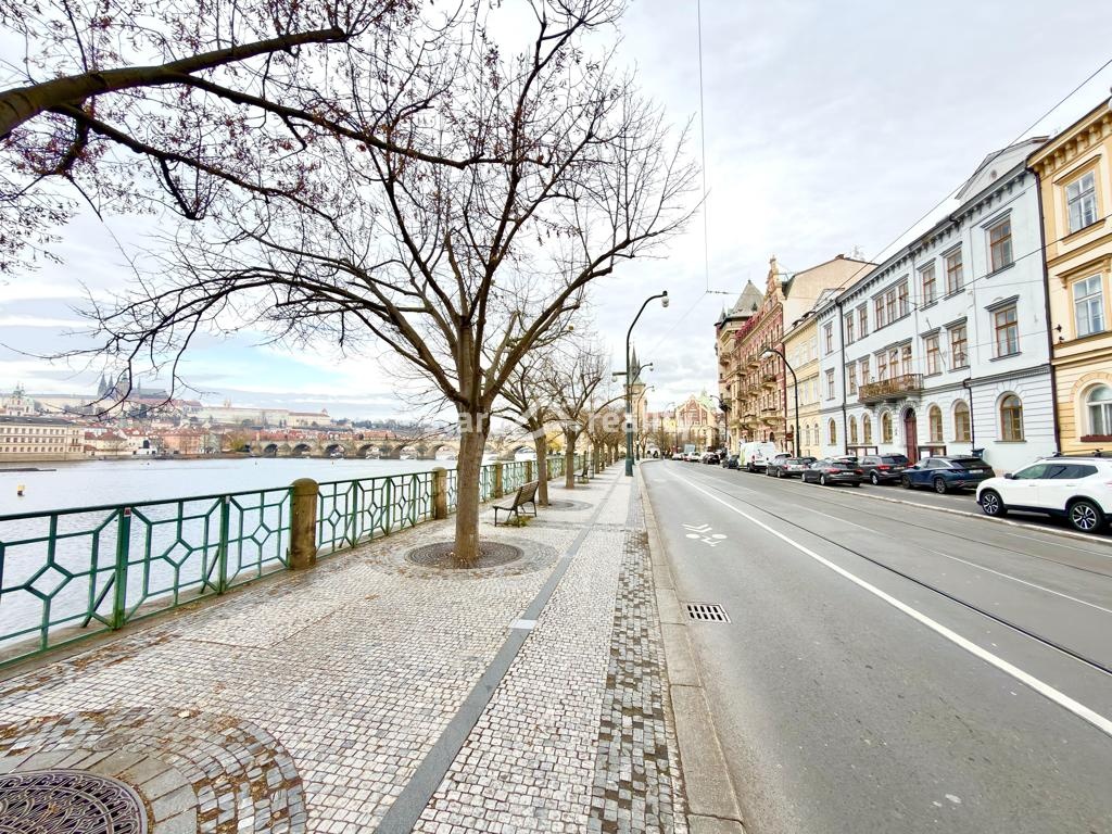 Prodej bytu 2+1, 30 m2, OV, Praha 1, ul. Smetanovo nábřeží