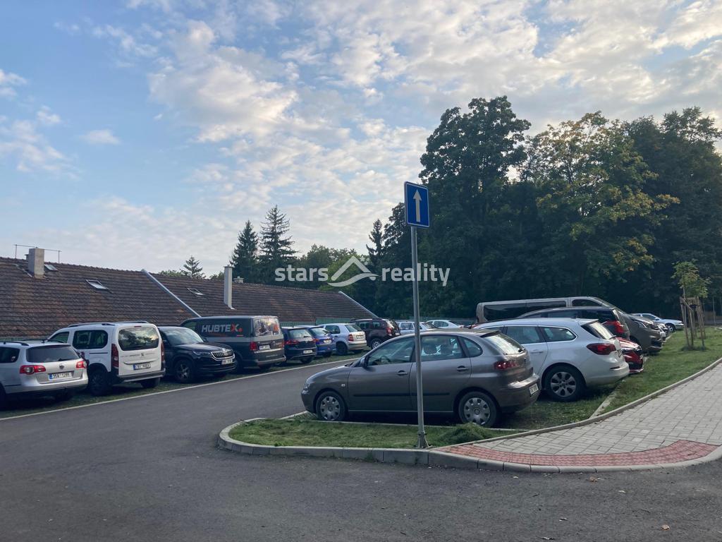 Pronájem bytu 2+kk s balkonem, v novostavbě v Milovicích