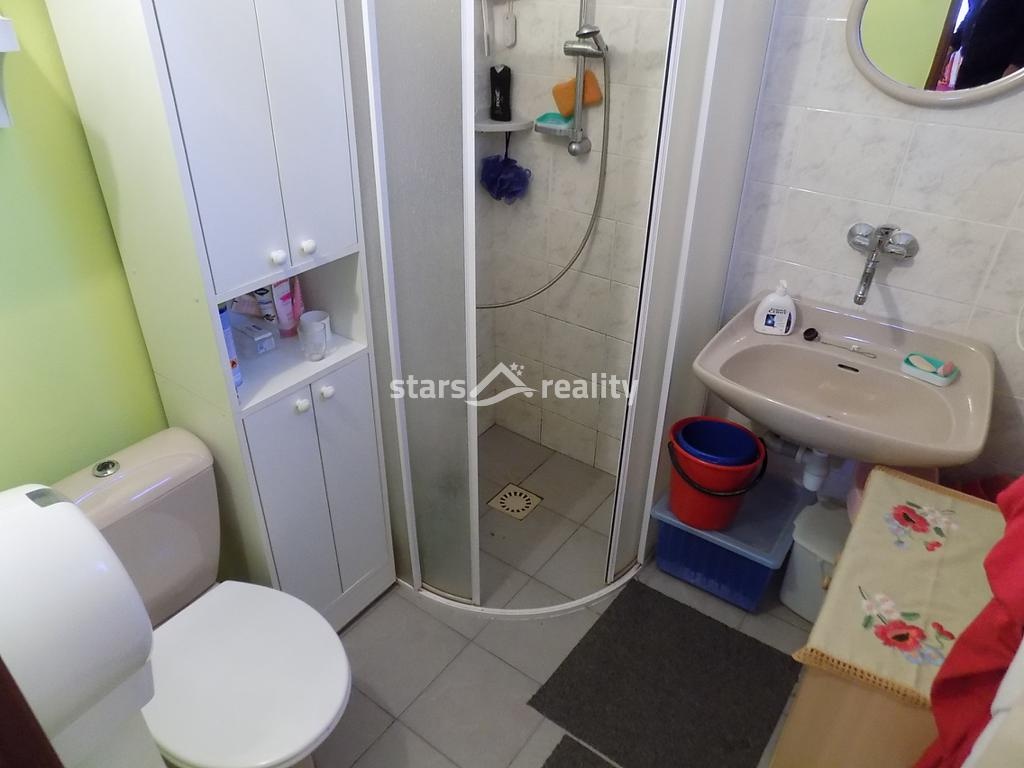 Prodej chaty v chatové osadě, obec Káraný