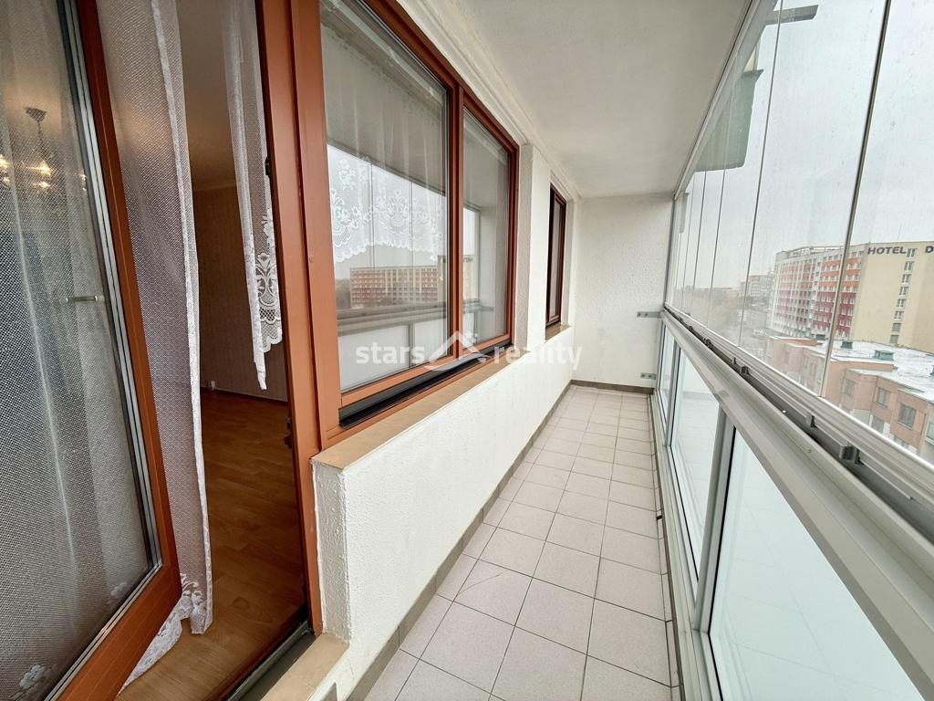 Pronájem bytu 3+1/L, 80m2 s možností garážového stání - ul.Děčínská Praha 9