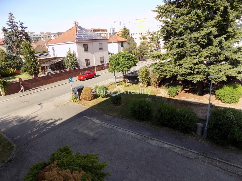 Prodej bytu 3+1/L, 61 m2, s garáží, Praha - Hostivař