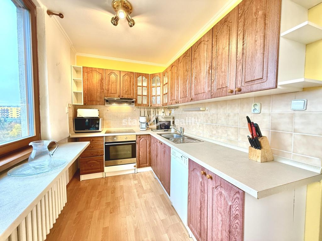 Pronájem bytu 3+1/L, 80m2 s možností garážového stání - ul.Děčínská Praha 9