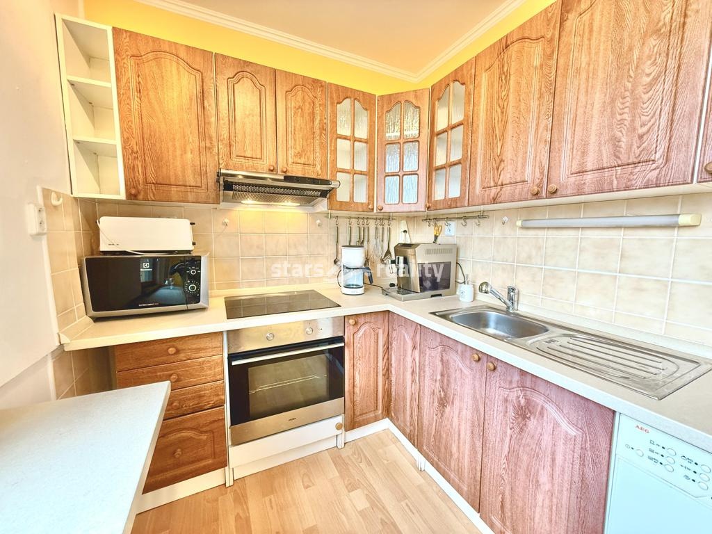 Pronájem bytu 3+1/L, 80m2 s možností garážového stání - ul.Děčínská Praha 9