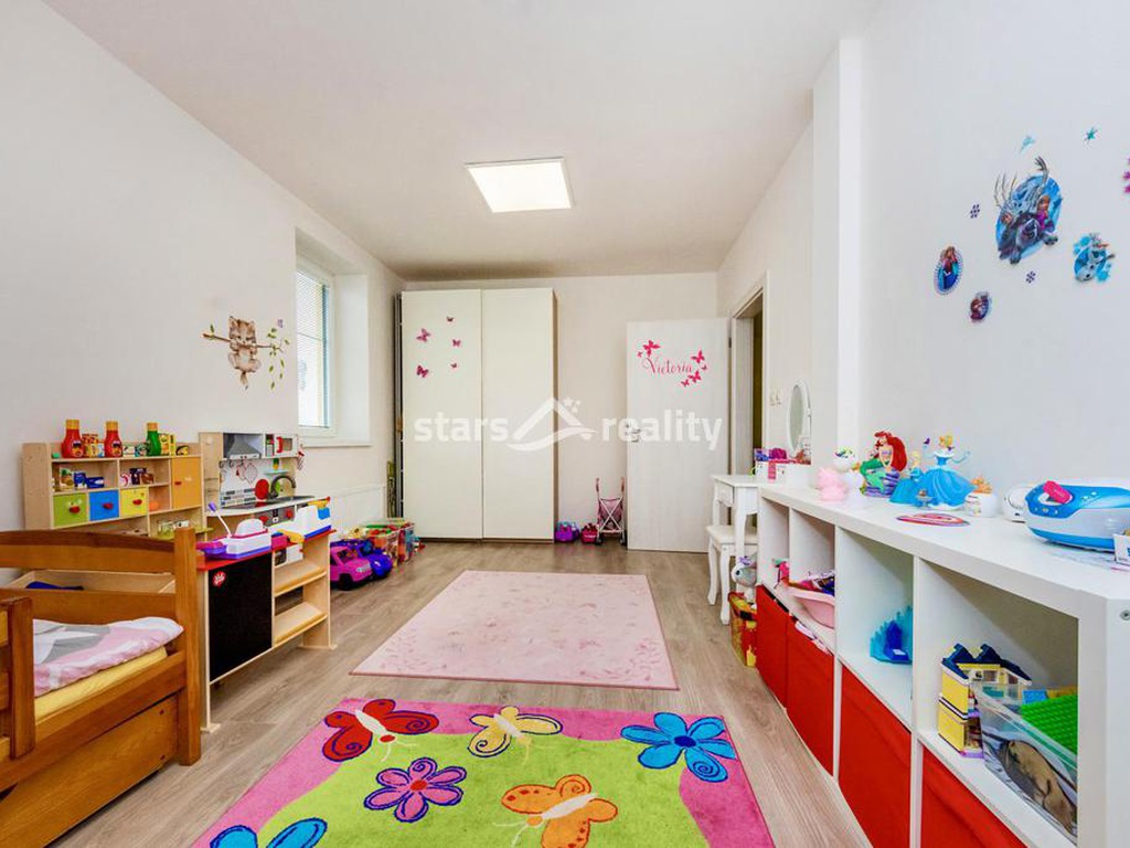 Prodej krajového RD 5+kk, pozemek 246 m2, Lomená - Veltrusy