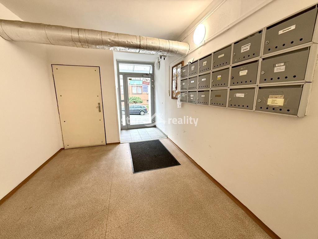 Pronájem bytu 3+1/L, 80m2 s možností garážového stání - ul.Děčínská Praha 9