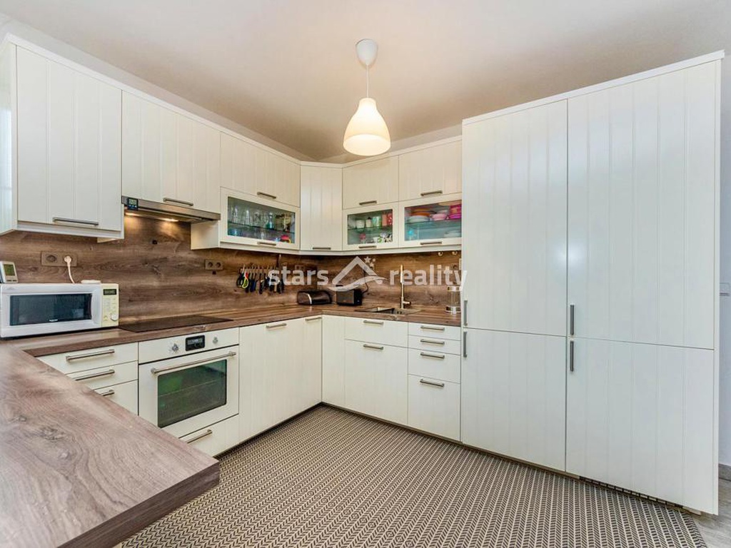 Prodej krajového RD 5+kk, pozemek 246 m2, Lomená - Veltrusy