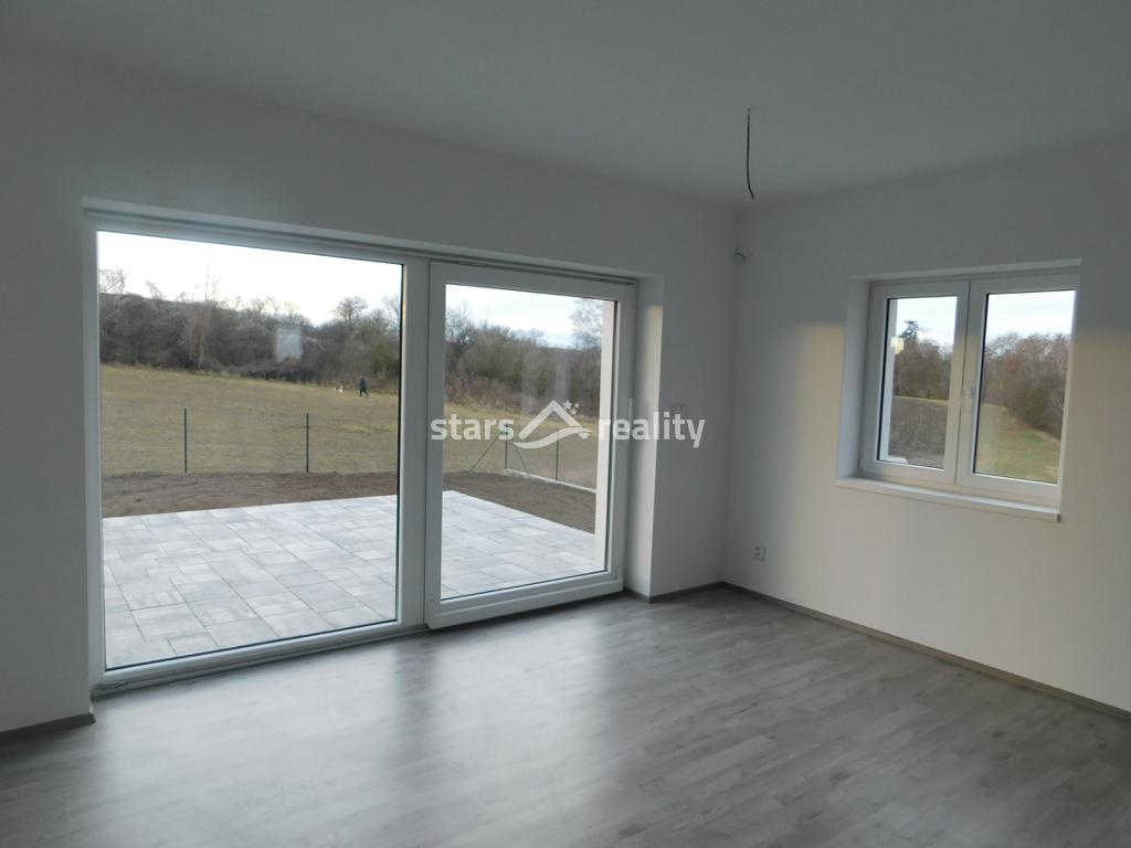 Prodej novostavby 5+kk, pozemek 800 m², Vinařice
