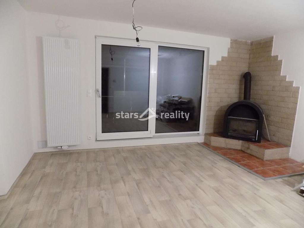 Pronájem bytu 3+1 v rodinném domě se zahradou v Čelákovicích