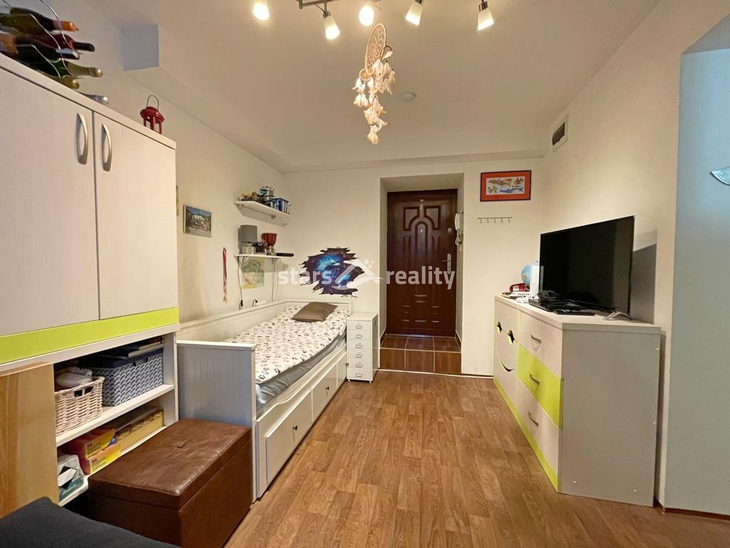 Prodej bytu 1+1, OV, 26 m2, cihla, ul. Novovysočanská Praha 9 - Vysočany