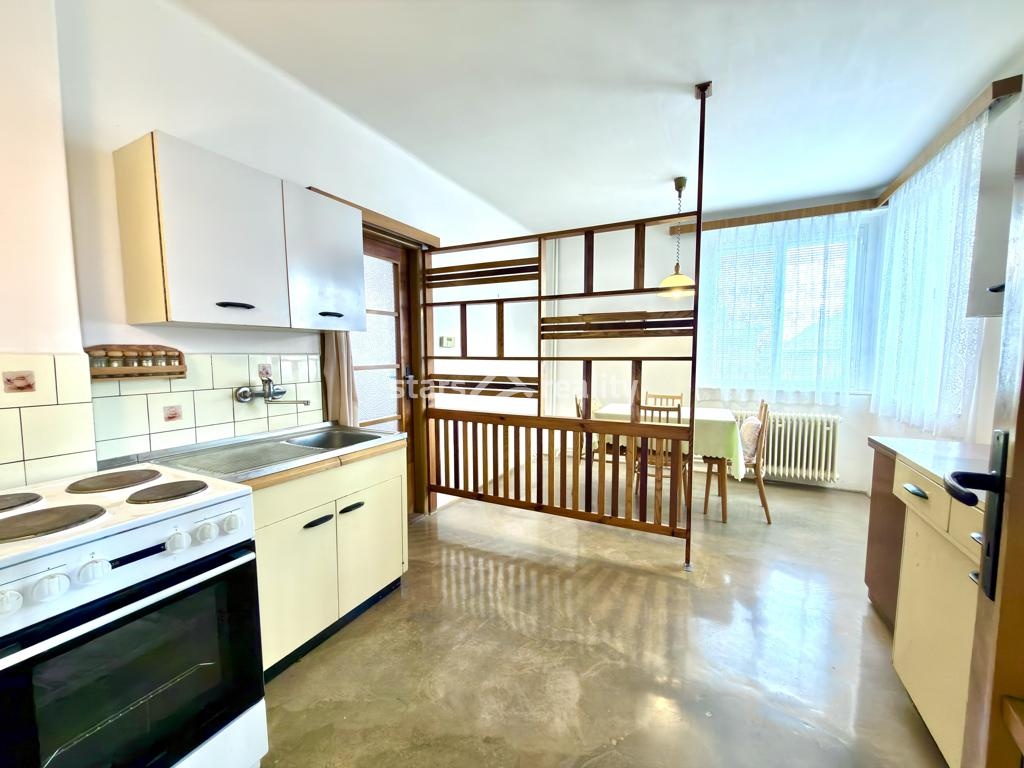 Prodej rodinného domu 4+1 se zahradou 870 m², Zlosyň, okres Mělník