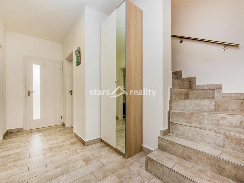 Prodej krajového RD 5+kk, pozemek 246 m2, Lomená - Veltrusy