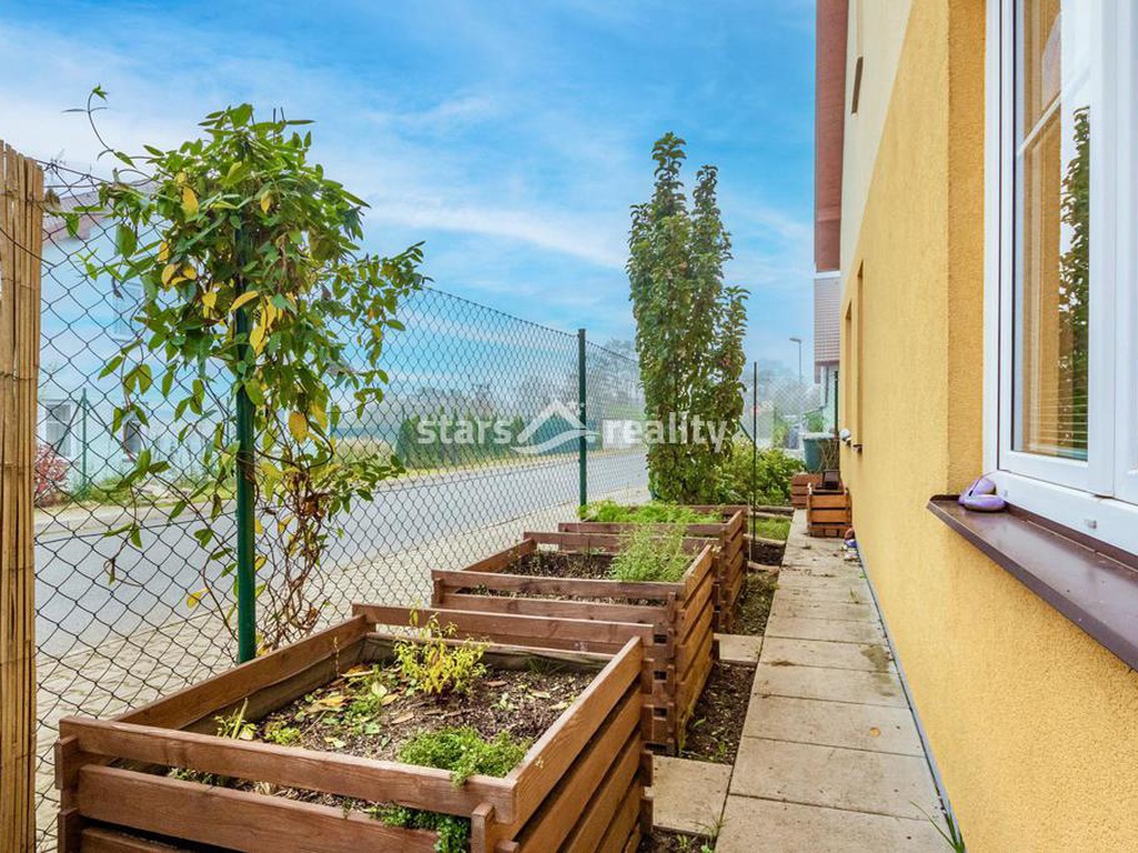 Prodej krajového RD 5+kk, pozemek 246 m2, Lomená - Veltrusy
