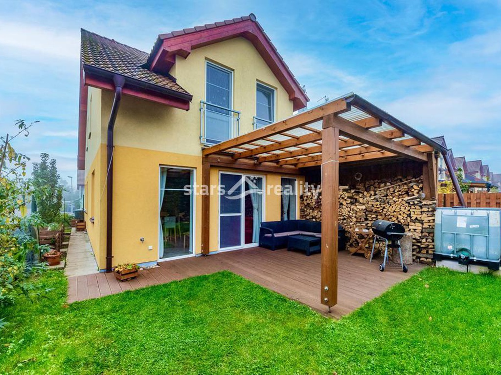 Prodej krajového RD 5+kk, pozemek 246 m2, Lomená - Veltrusy