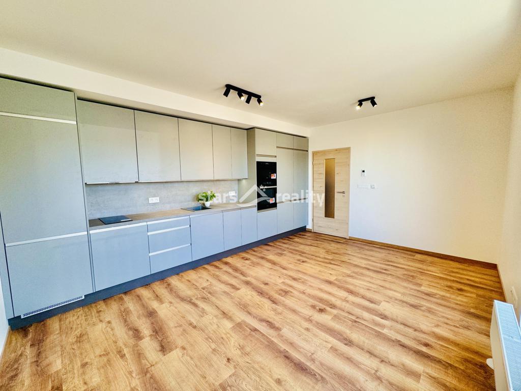 Pronájem bytu 1+kk 33 m2 + terasa 12 m2 + stání, Odolena Voda ul. Pod Sokolákem