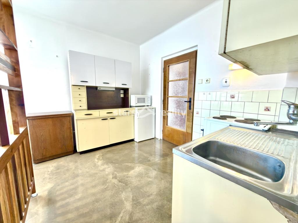 Prodej rodinného domu 4+1 se zahradou 870 m², Zlosyň, okres Mělník