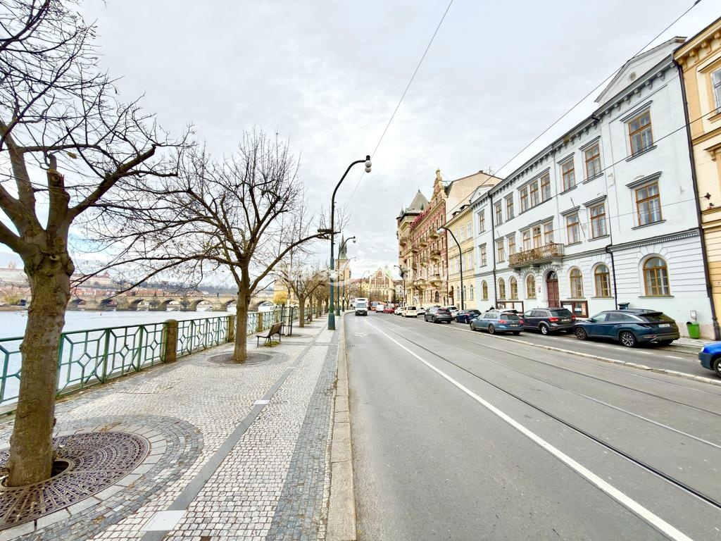 Prodej bytu 2+1, 30 m2, OV, Praha 1, ul. Smetanovo nábřeží