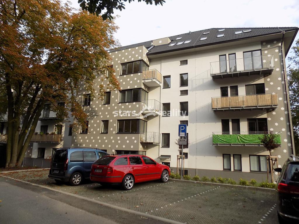 Pronájem bytu 2+kk s balkonem, v novostavbě v Milovicích