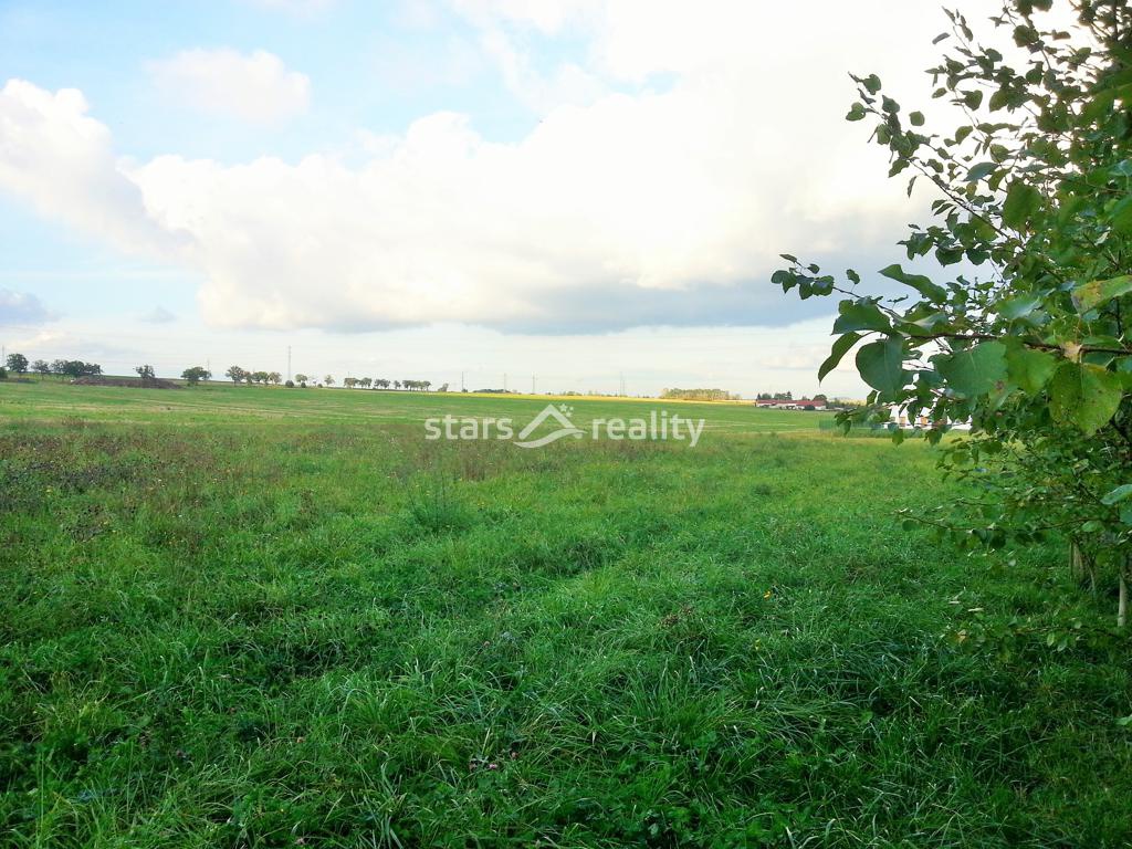 Prodej pozemku na výstavbu  RD o výměře 4660 m2 v obci Buštěhrad