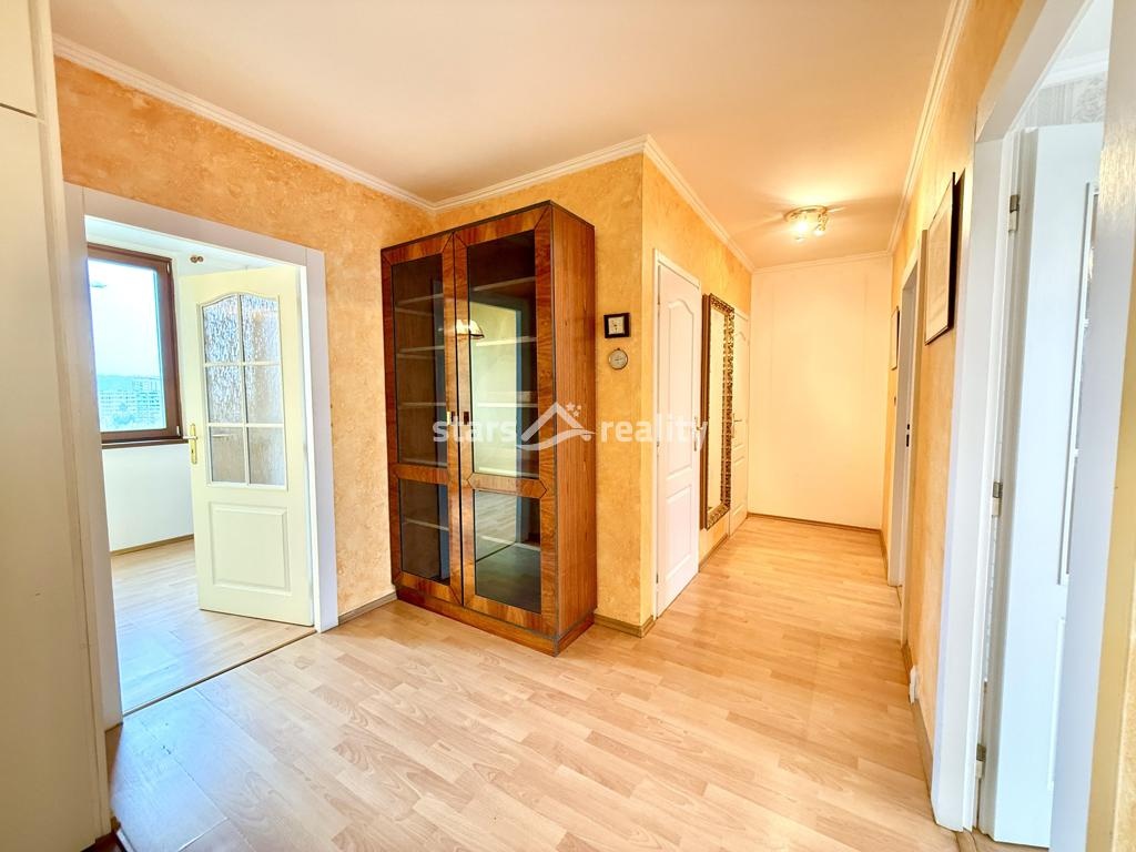 Pronájem bytu 3+1/L, 80m2 s možností garážového stání - ul.Děčínská Praha 9