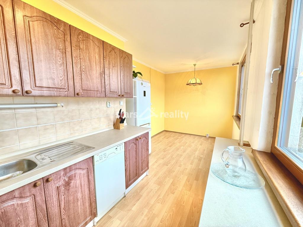 Pronájem bytu 3+1/L, 80m2 s možností garážového stání - ul.Děčínská Praha 9