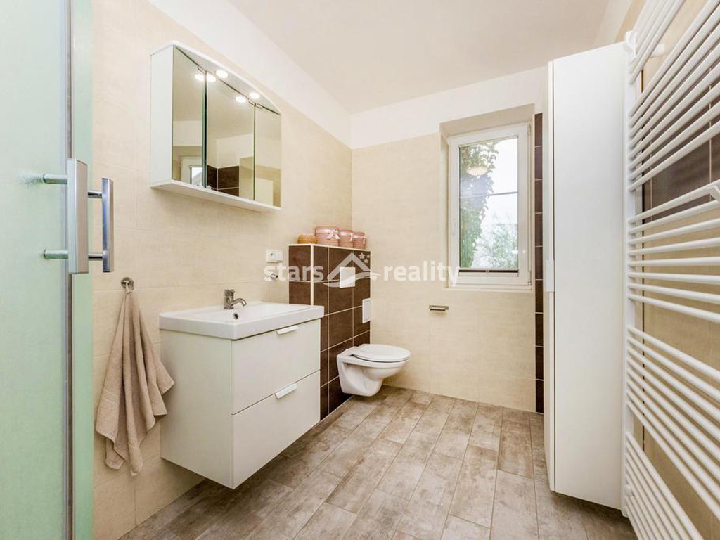 Prodej krajového RD 5+kk, pozemek 246 m2, Lomená - Veltrusy