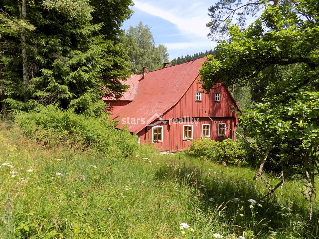 Prodej domu 4+1, pozemek 9523 m2, Desná III