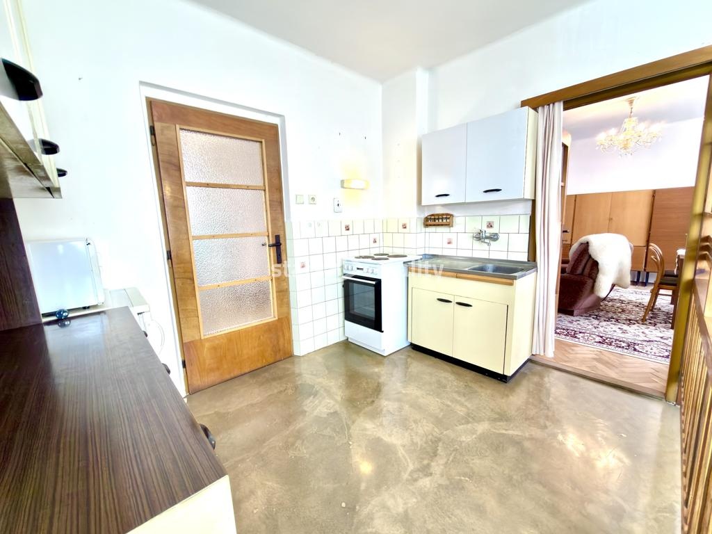 Prodej rodinného domu 4+1 se zahradou 870 m², Zlosyň, okres Mělník
