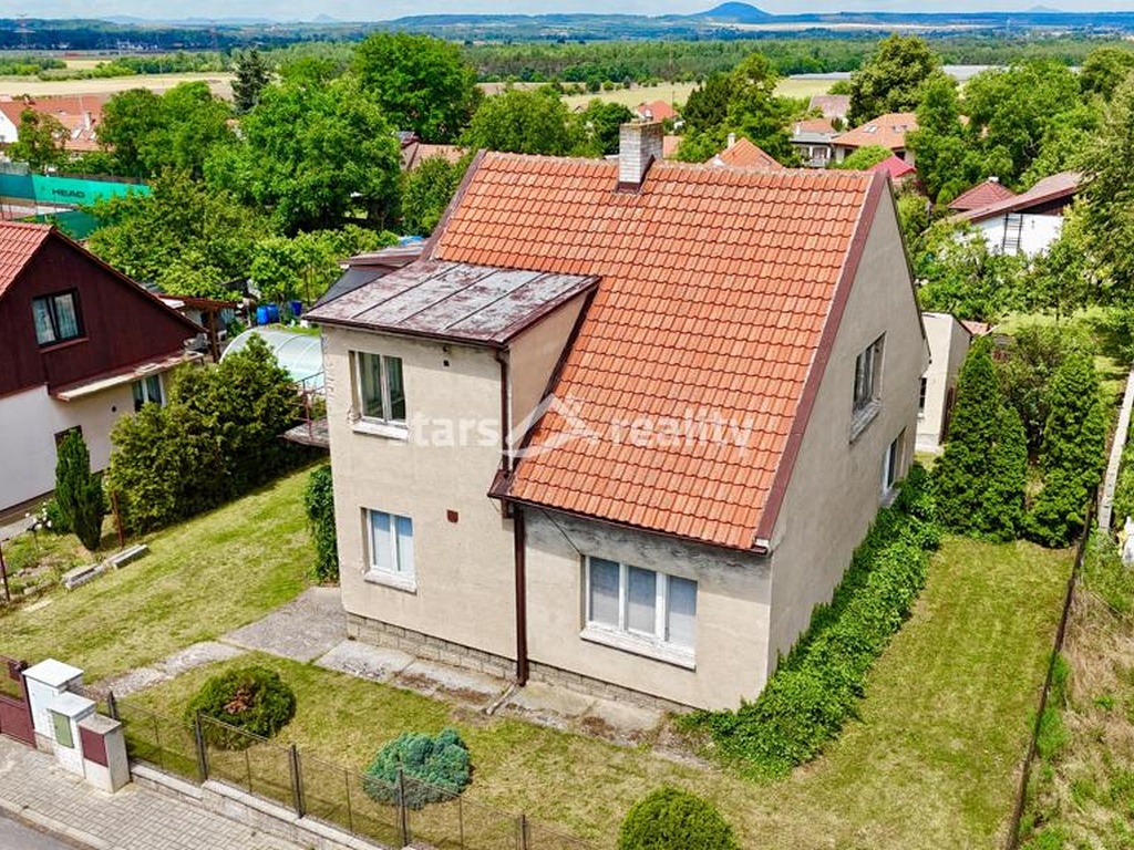 Prodej rodinného domu 4+1 se zahradou 870 m², Zlosyň, okres Mělník