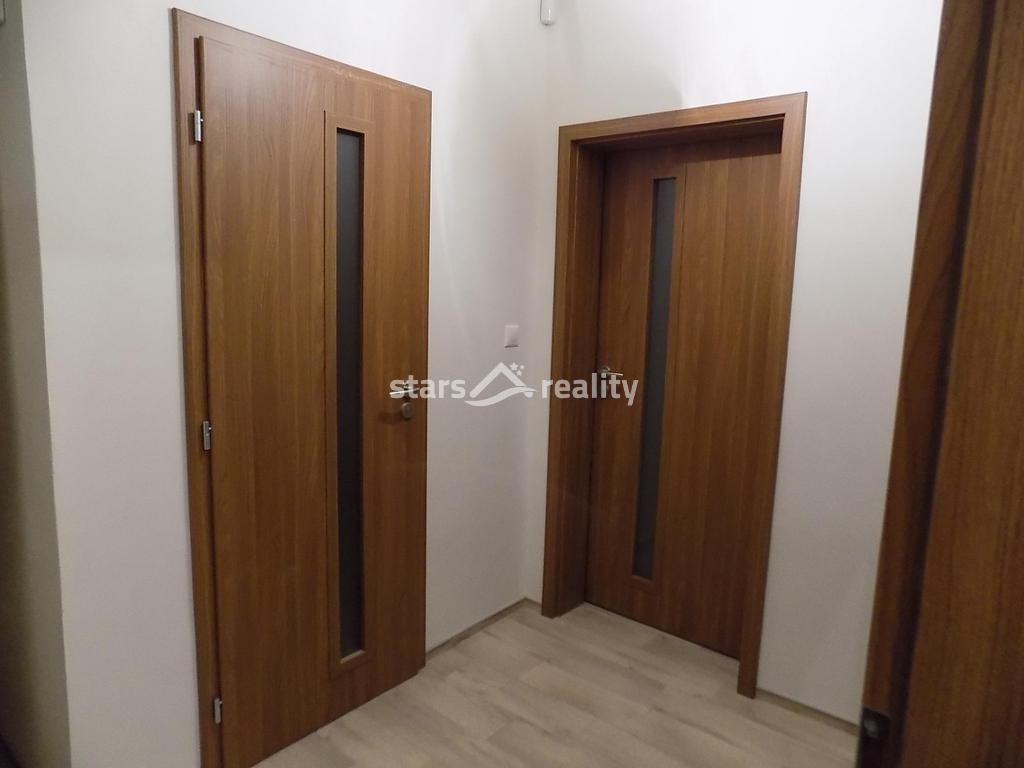 Pronájem bytu 3+1 v rodinném domě se zahradou v Čelákovicích